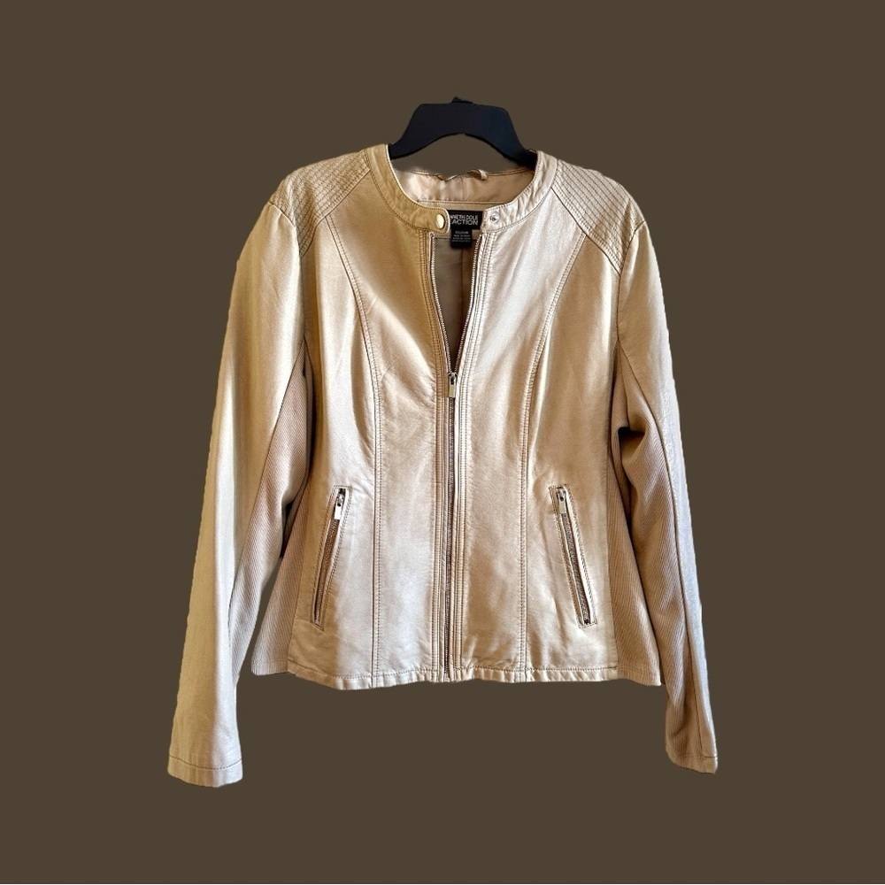 KENNETH COLE REACTION, NWOT, WOMENS IVORY COLOR, FAUX LEATHER JACKET. SIZE XXL